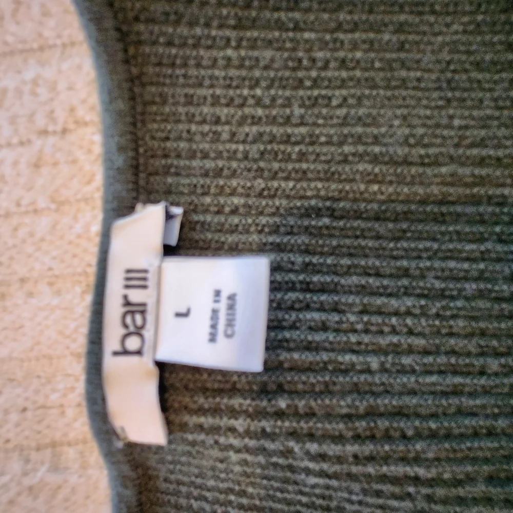 - 🌿 Bar III Ribbed Knit Sweater – Olive Green Cozy Style  Women’s L